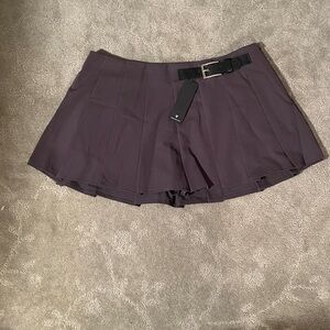Lulu's Dark Gray Belted Skorts